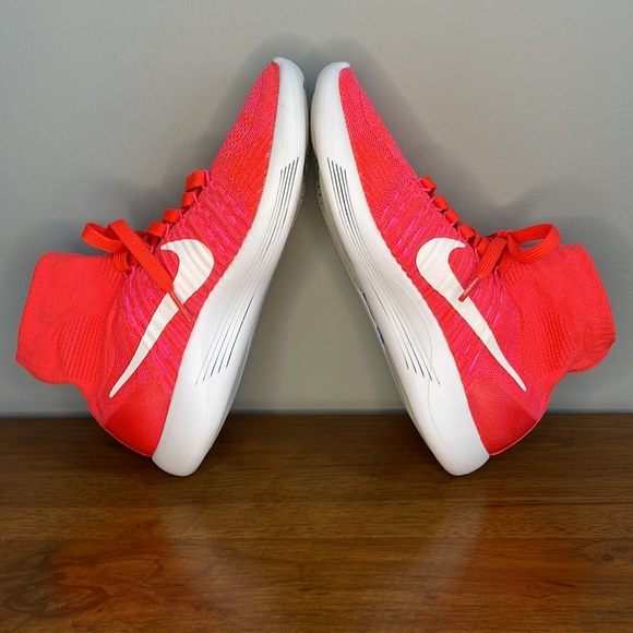 NIKE LunarEpic Flyknit Running Shoe - Picture 8 of 15